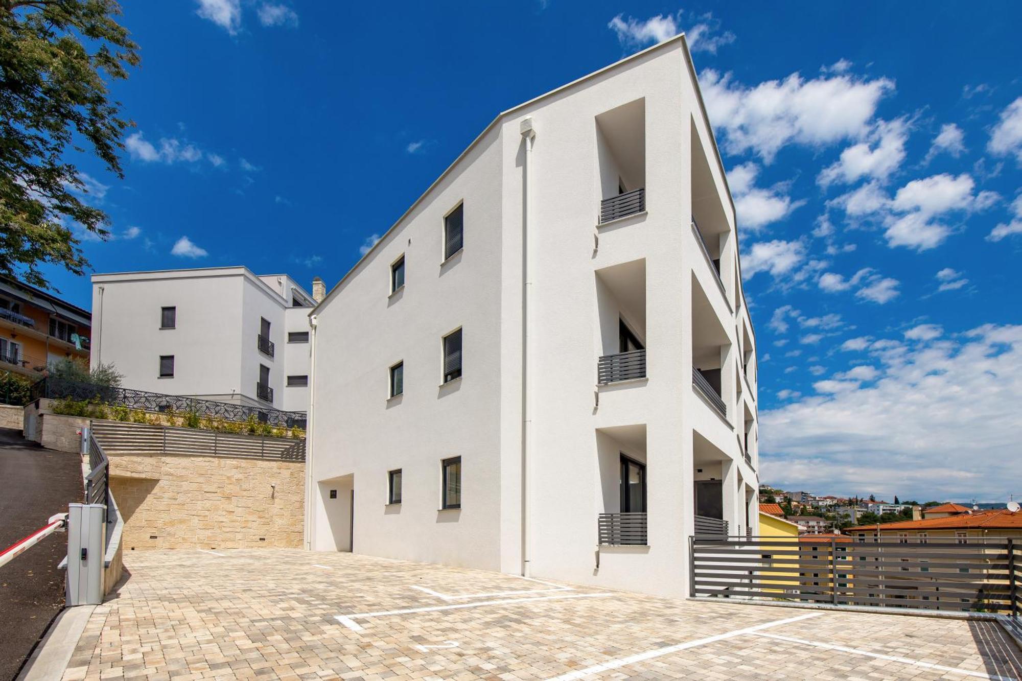 Belinda Apartments With Balcony & Private Parking Opatija Exterior photo