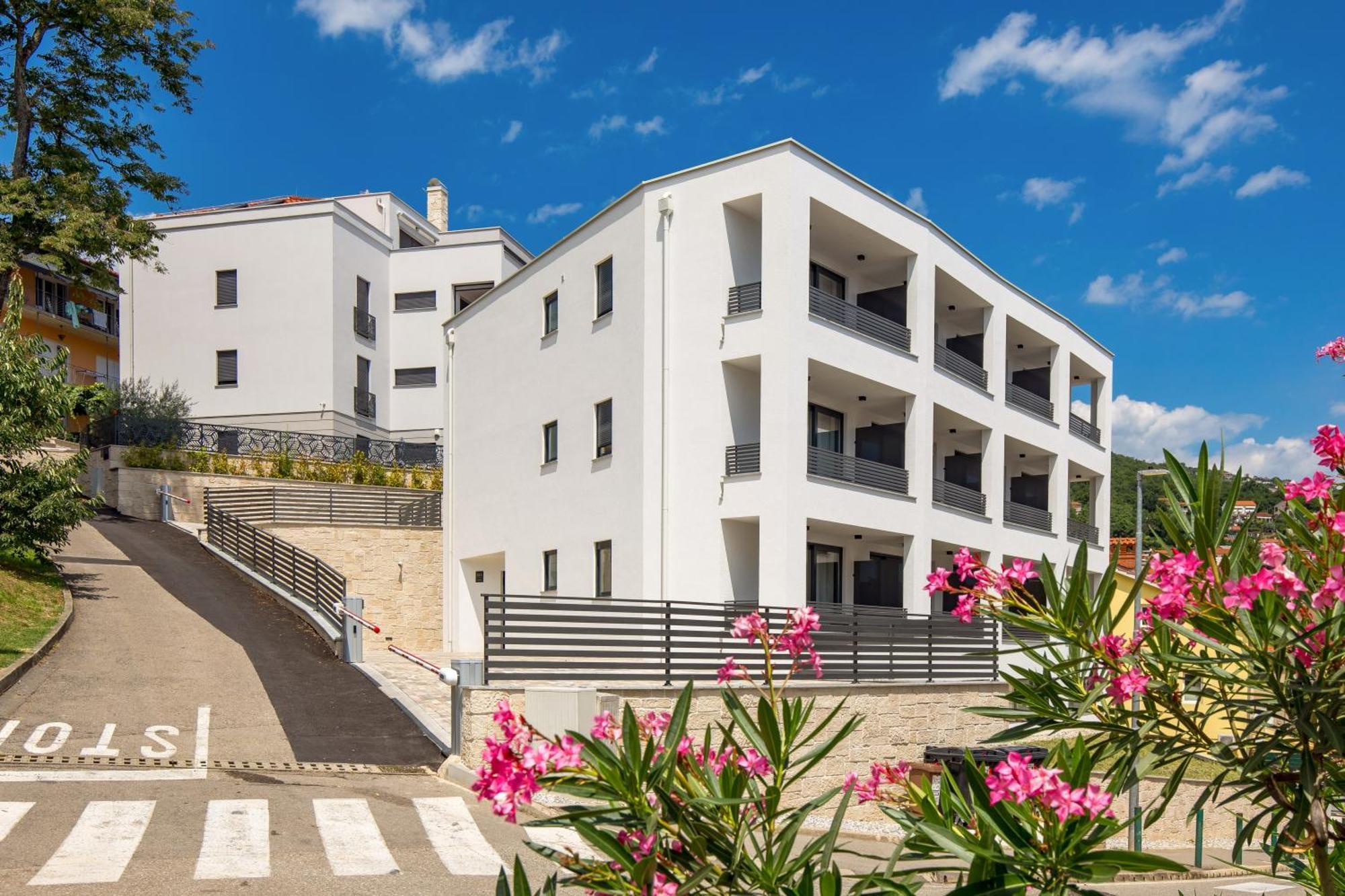 Belinda Apartments With Balcony & Private Parking Opatija Exterior photo